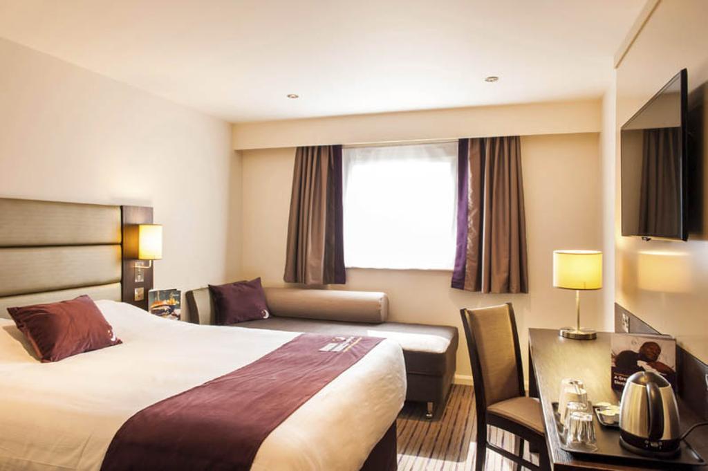 Premier Inn Falkirk - Larbert Exterior foto